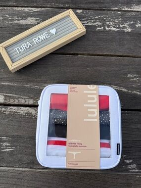 Lululemon InvisiWear Mid-Rise Thong 3 Pack Holiday NWT Seamless Underwear XS